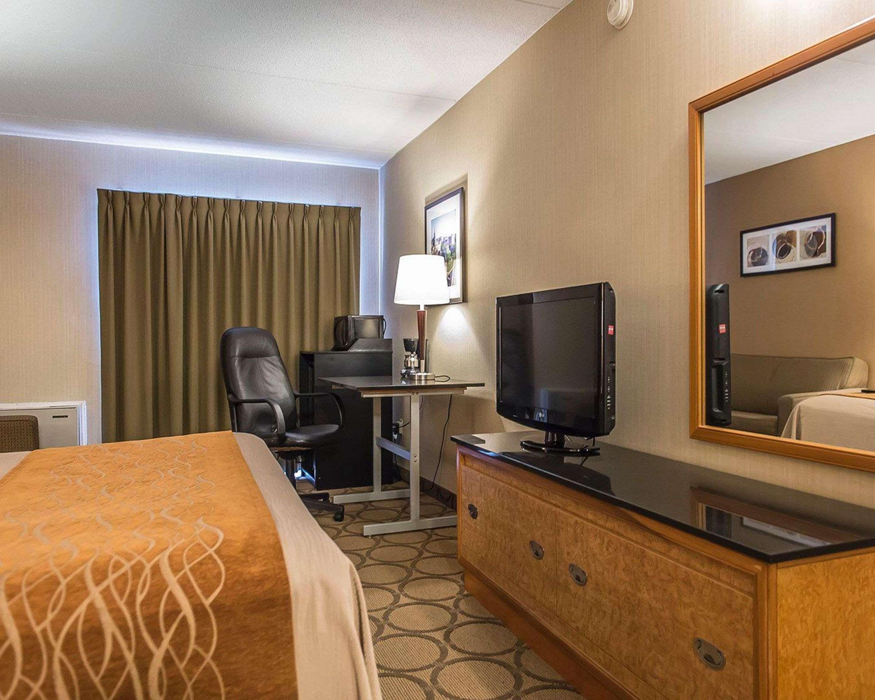 Comfort Inn Hwy 401 Kingston Exteriér fotografie
