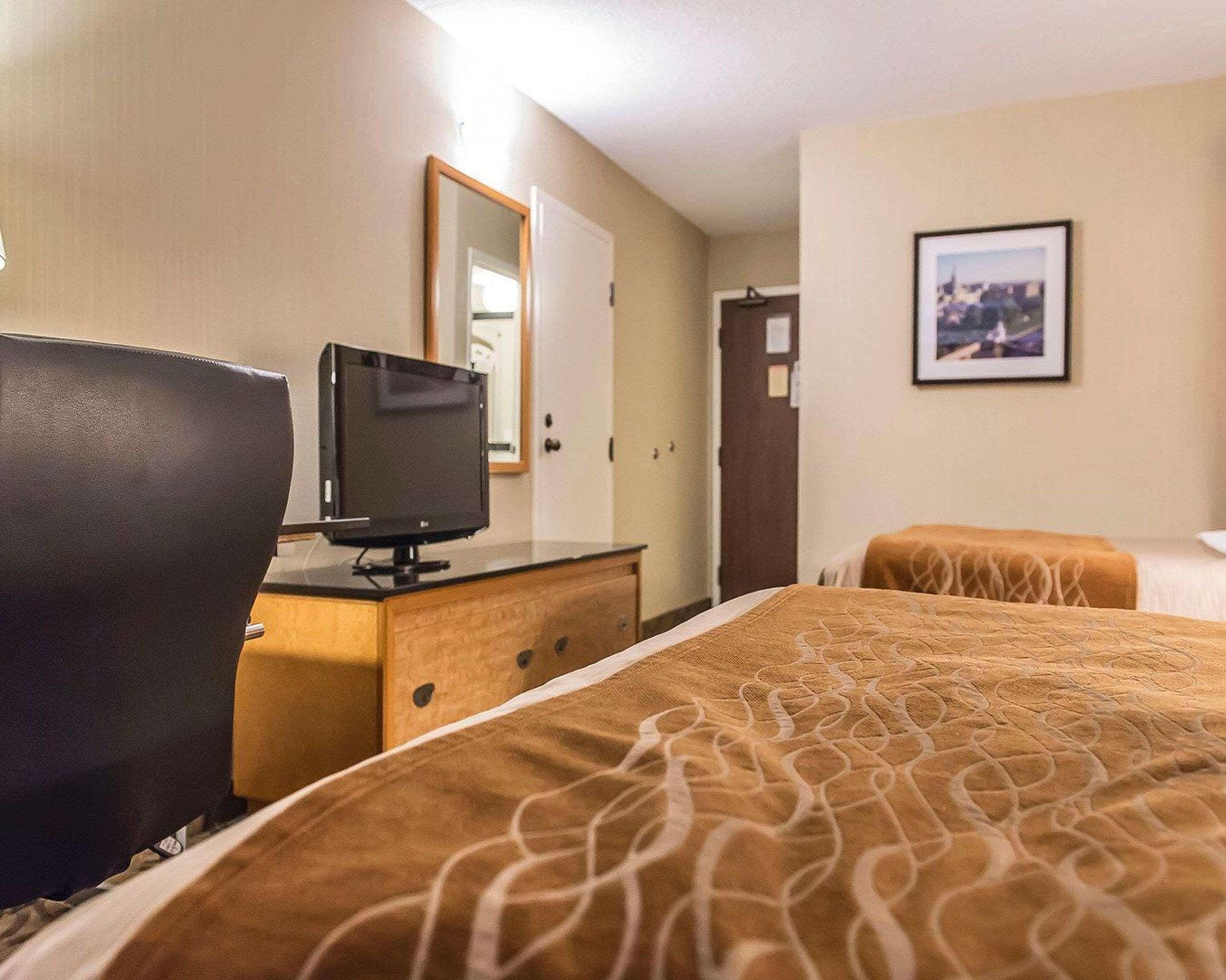 Comfort Inn Hwy 401 Kingston Exteriér fotografie