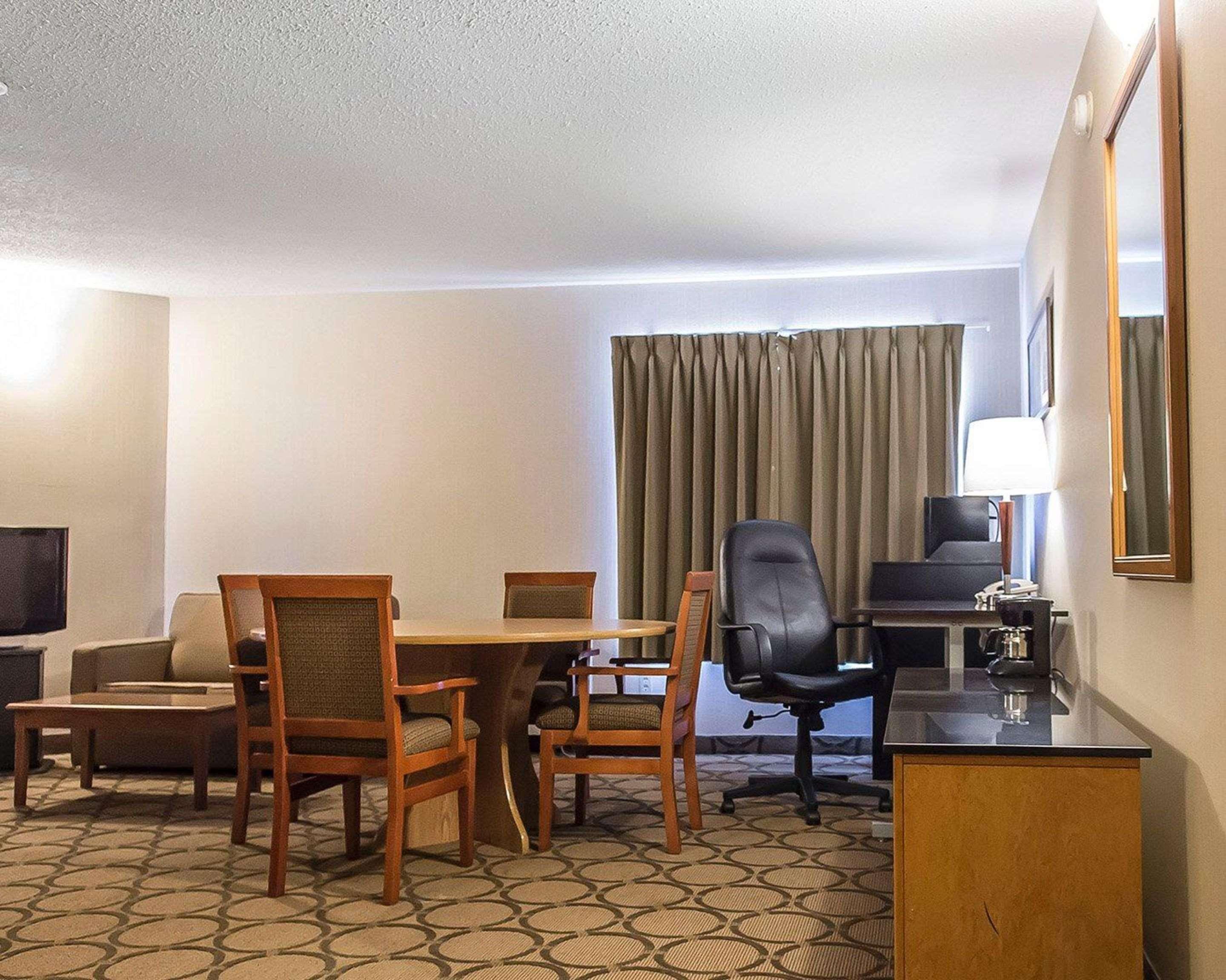 Comfort Inn Hwy 401 Kingston Exteriér fotografie