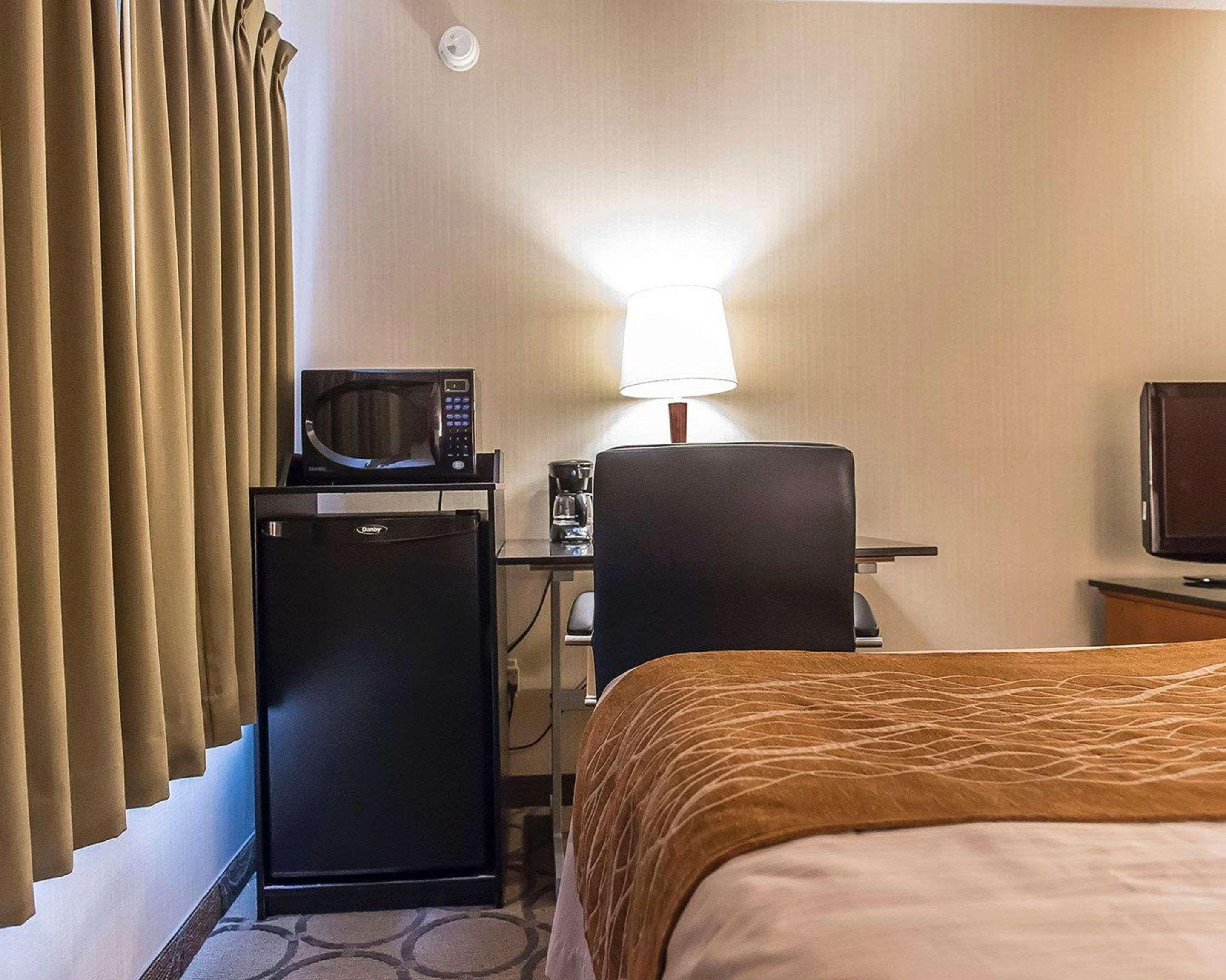Comfort Inn Hwy 401 Kingston Exteriér fotografie