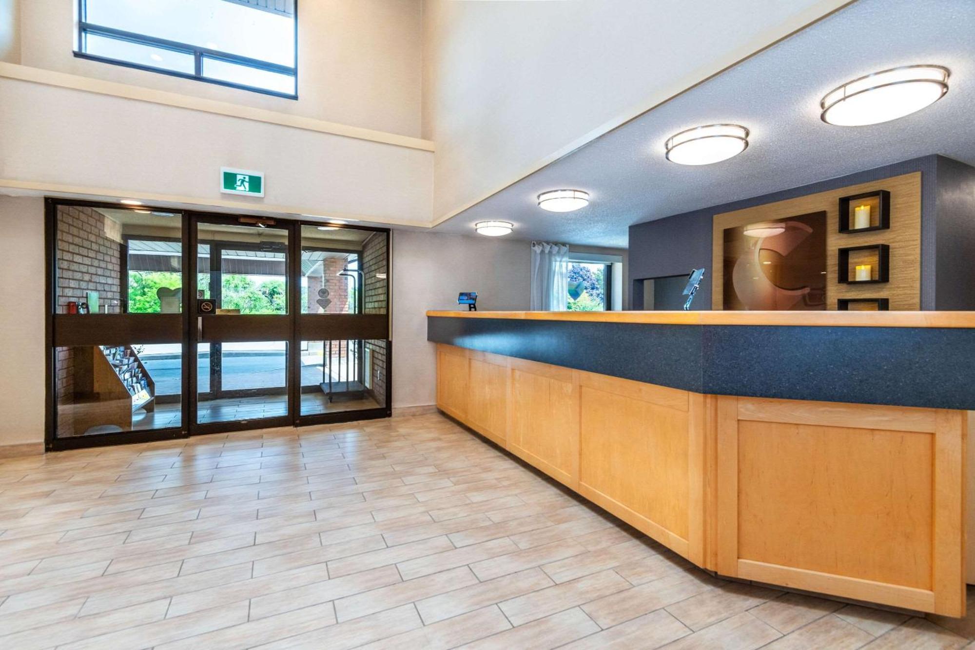 Comfort Inn Hwy 401 Kingston Exteriér fotografie