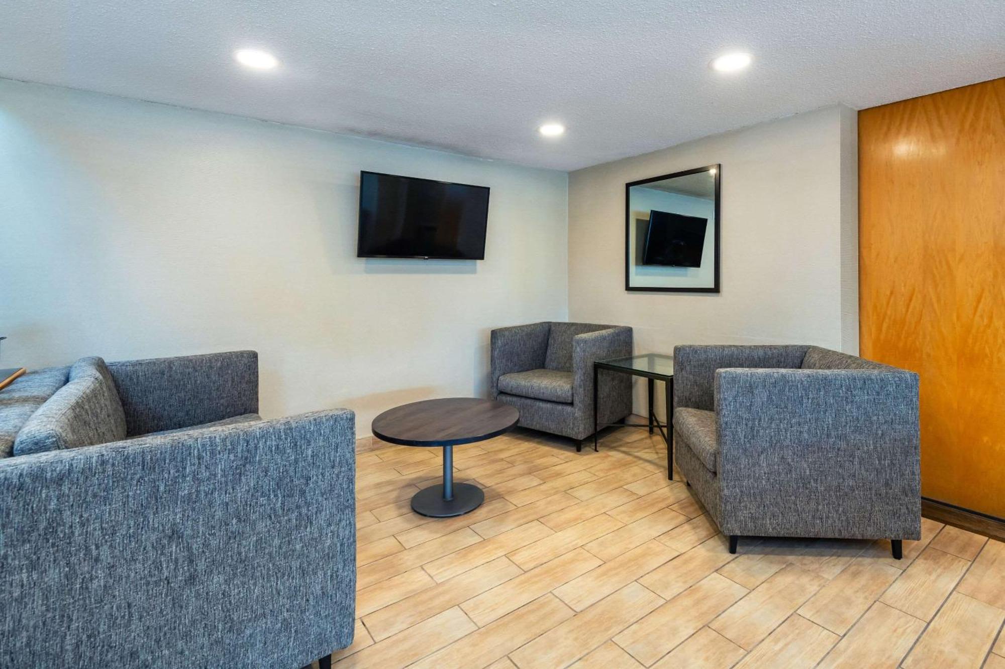 Comfort Inn Hwy 401 Kingston Exteriér fotografie