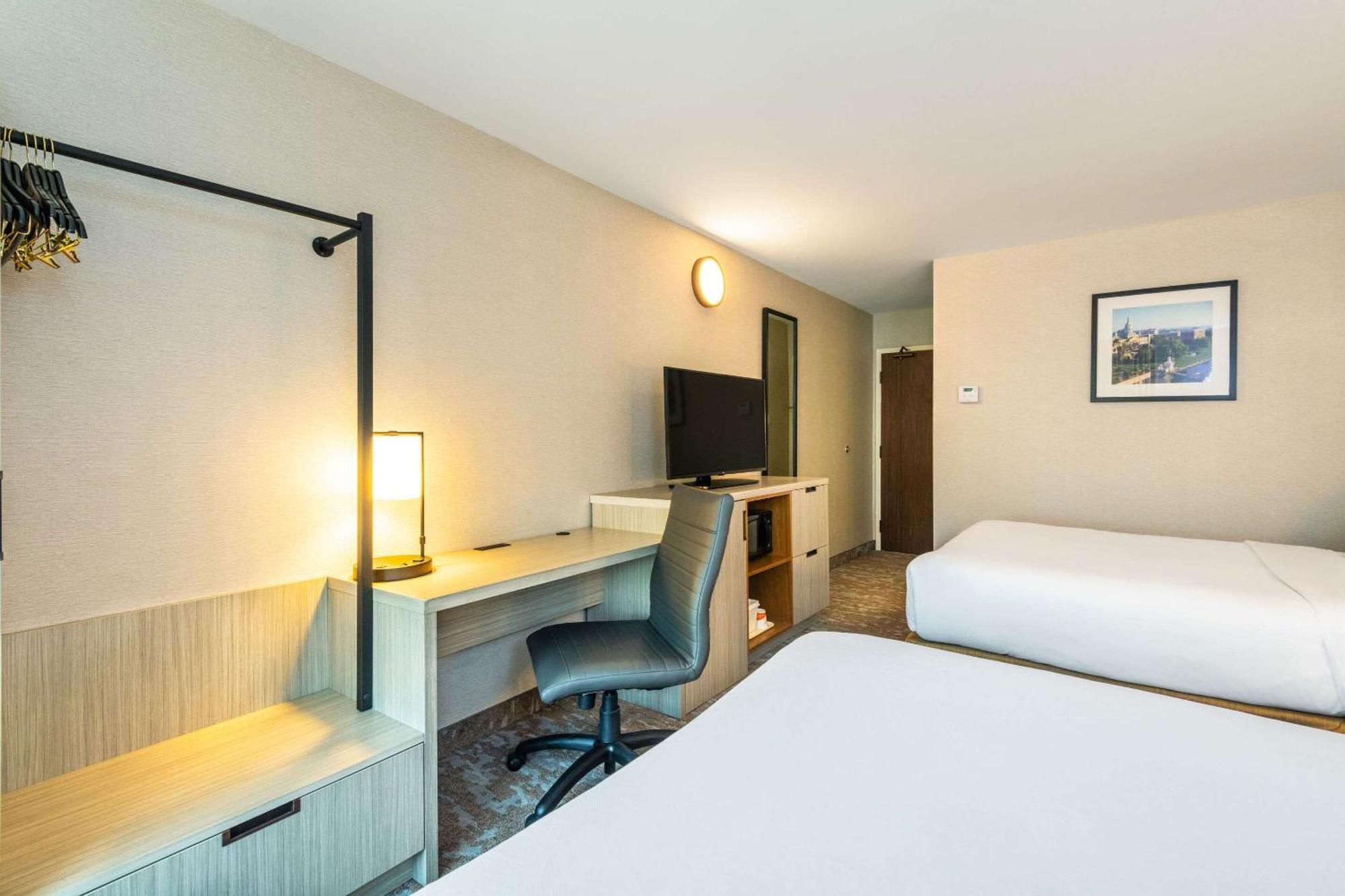 Comfort Inn Hwy 401 Kingston Exteriér fotografie