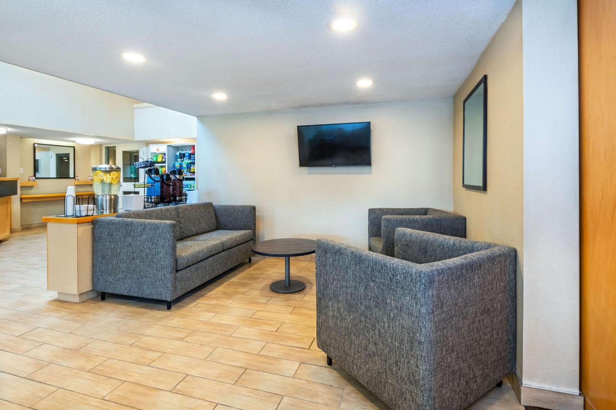 Comfort Inn Hwy 401 Kingston Exteriér fotografie