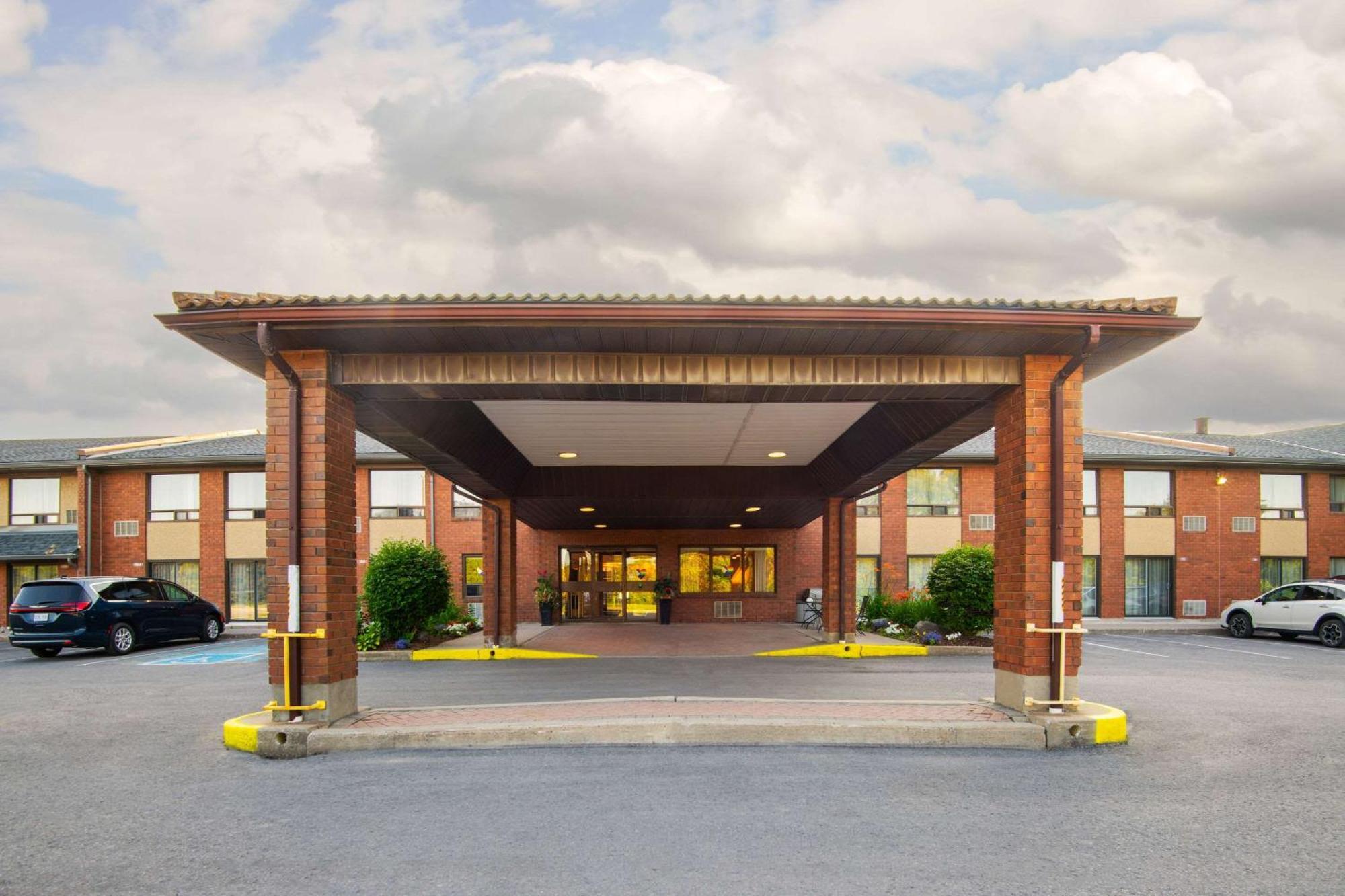 Comfort Inn Hwy 401 Kingston Exteriér fotografie